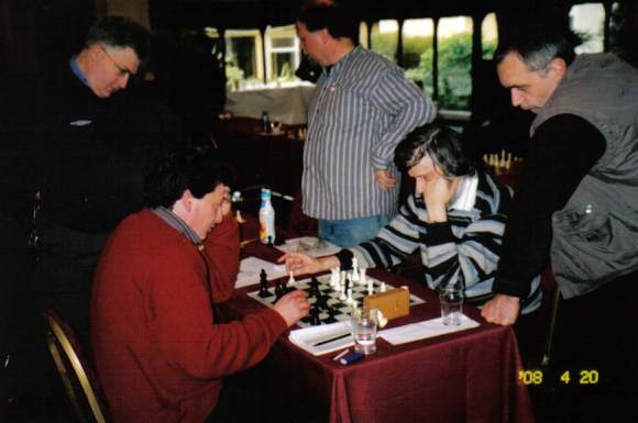 
Paul Walsh (L) in post mortem analysis with Pete Morriss.
